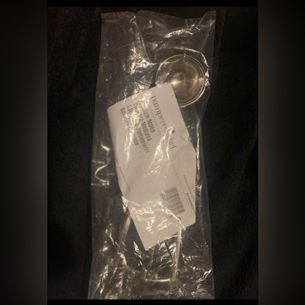 Pampered Chef Medium Scoop New in bag